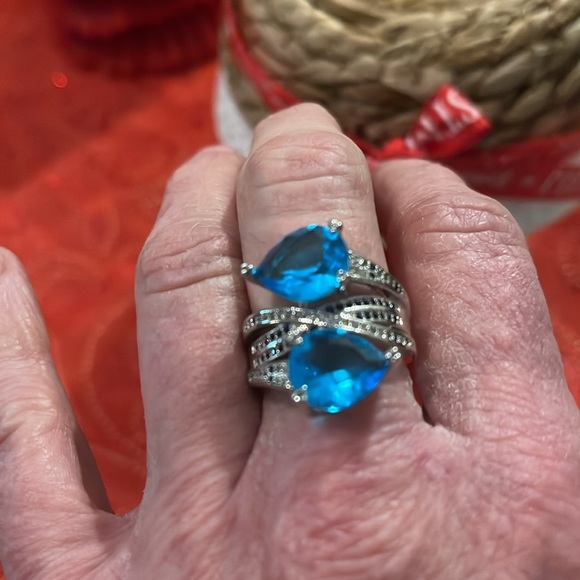 STUNNING RING - Picture 2 of 2